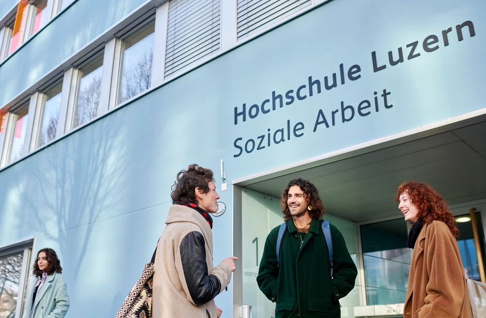 Study social work at the HSLU